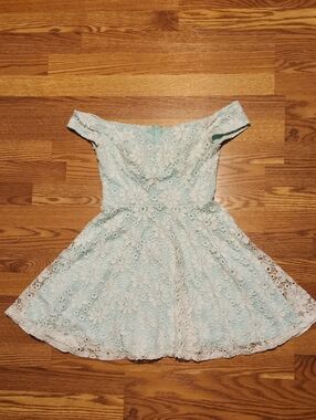 Darling Off-Shoulder Lace Dress - Mint
